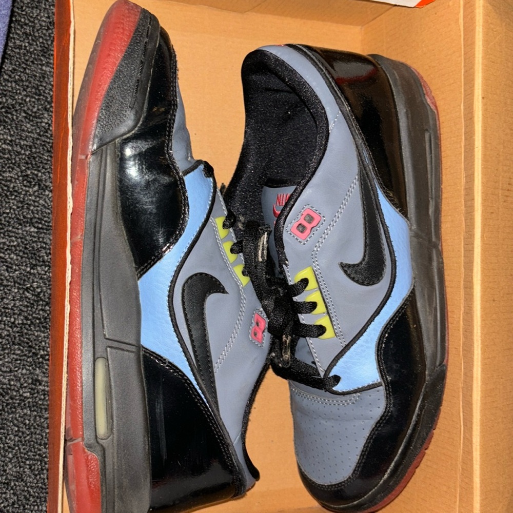 Nike air assault low youth boys size 7